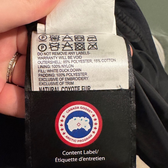 Women’s Canada Goose- medium - Picture 8 of 15